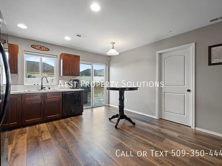 413 S Trillium Way — Photo 7
