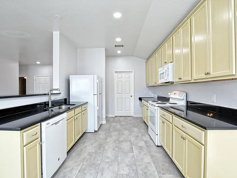 401 Bandara Woods Blvd — Photo 11