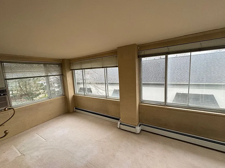219 N Main St — Photo 8