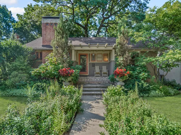 2111 W Greenleaf Ave, Chicago, IL 60645