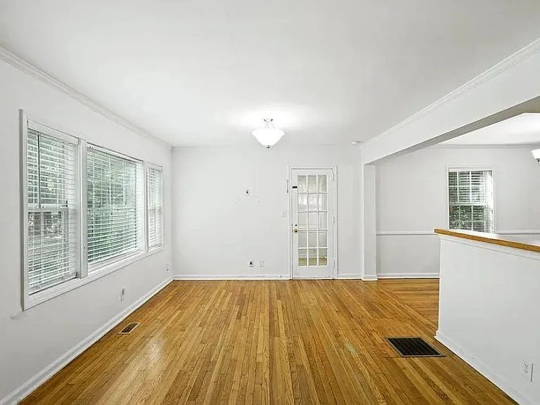 2371 Ben Hill Rd — Photo 15