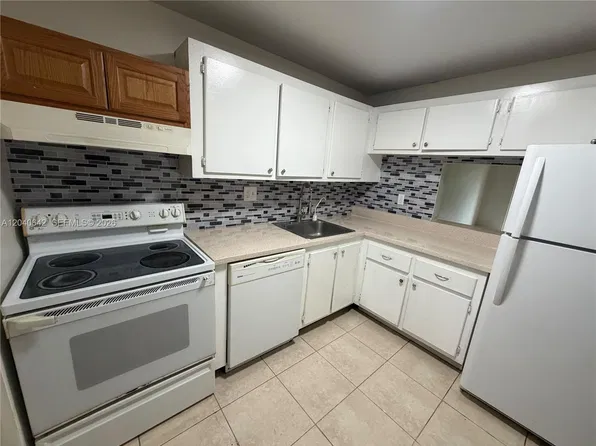7900 S Colony Cir S #207, Fort Lauderdale, FL 33321