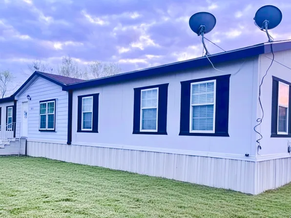 202 S 10TH ST, Christine, TX 78012
