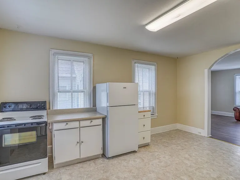 132 W Mount Vernon St — Photo 7