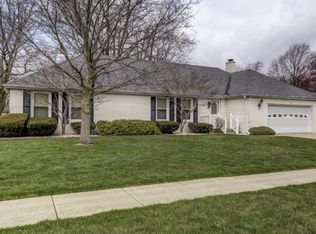 321 Rolling Green Dr, Mt Zion, IL