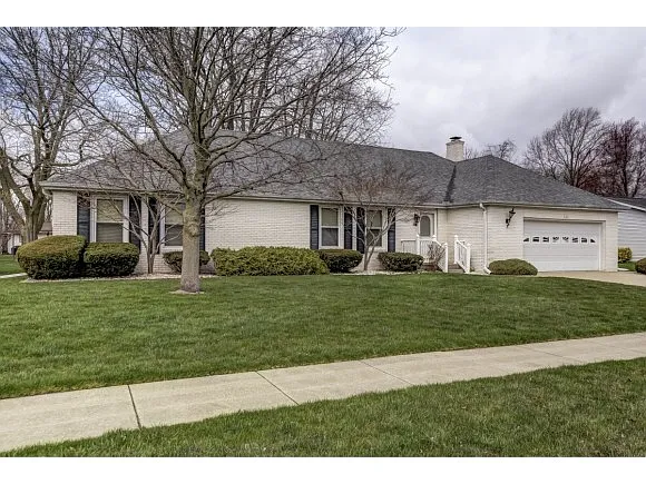 321 Rolling Green Dr photo 1