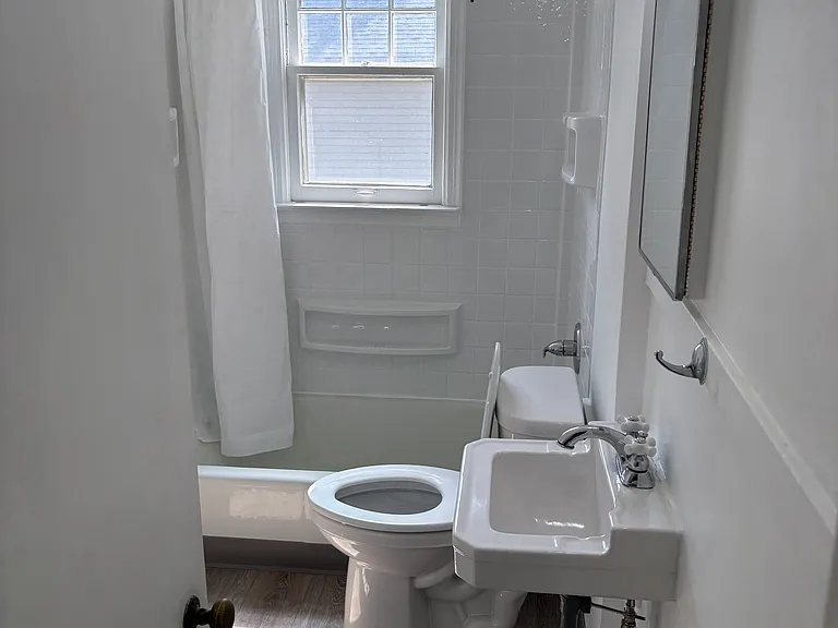 425 Lyon St NE #1 — Photo 9