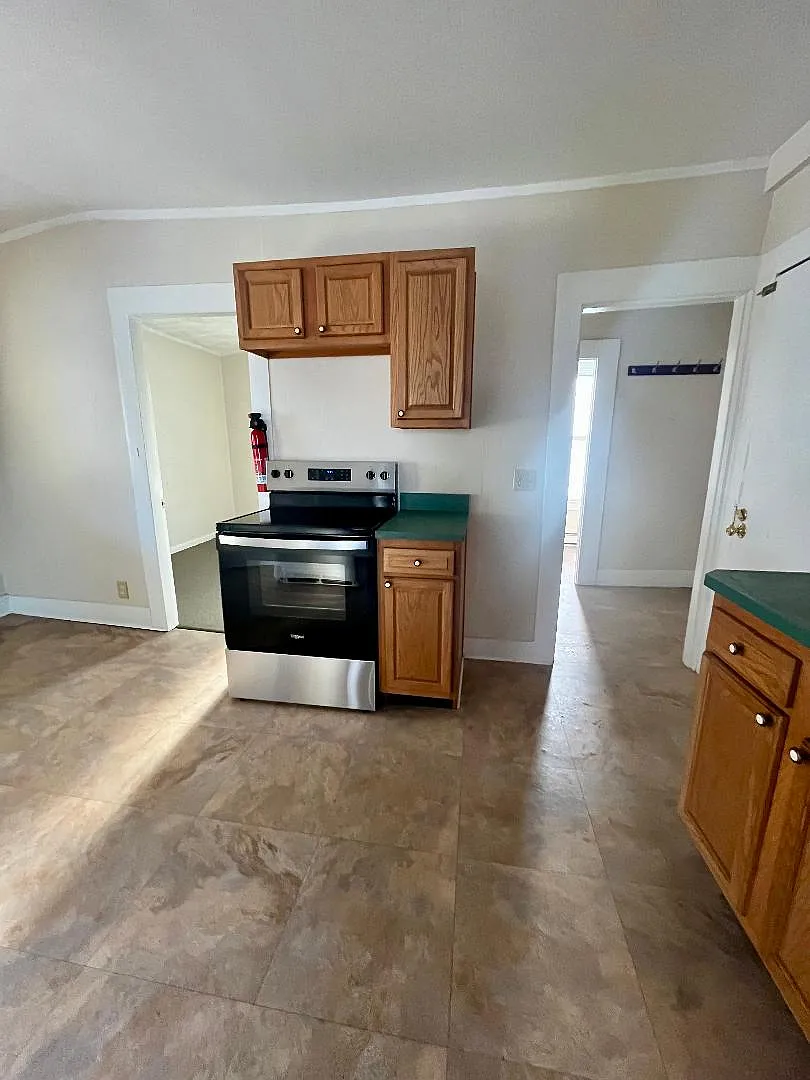 495 North Main Street — Photo 2