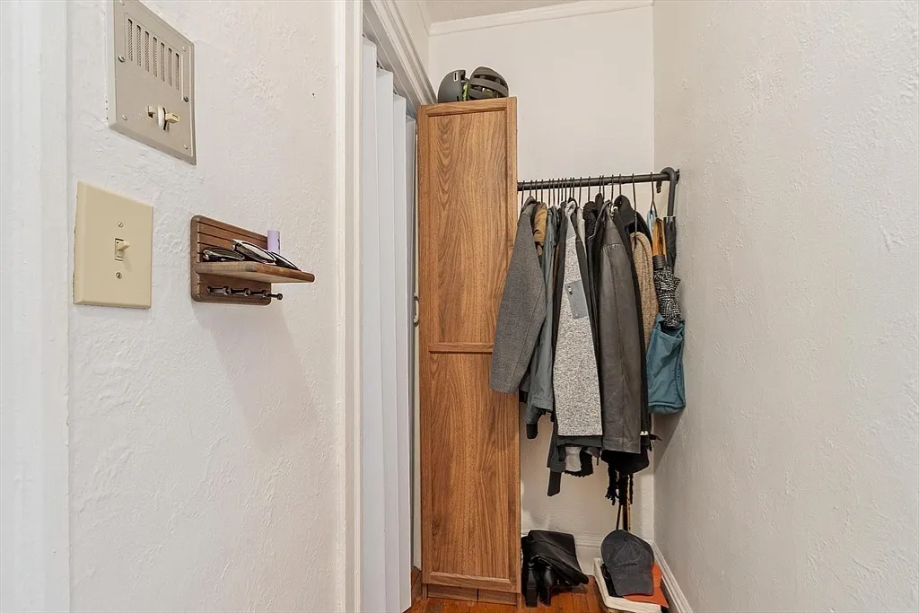 Studio, 1.0 bath, 386 sqft, $2,000 — Photo 3