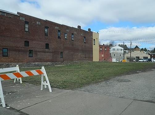 2nd image of 120 E Lincoln Ave