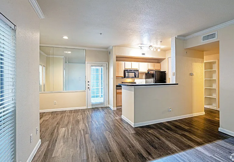 The Hamilton Apartments — Photo 9