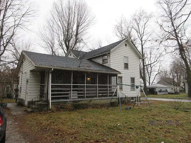 401 W Spring St photo 1