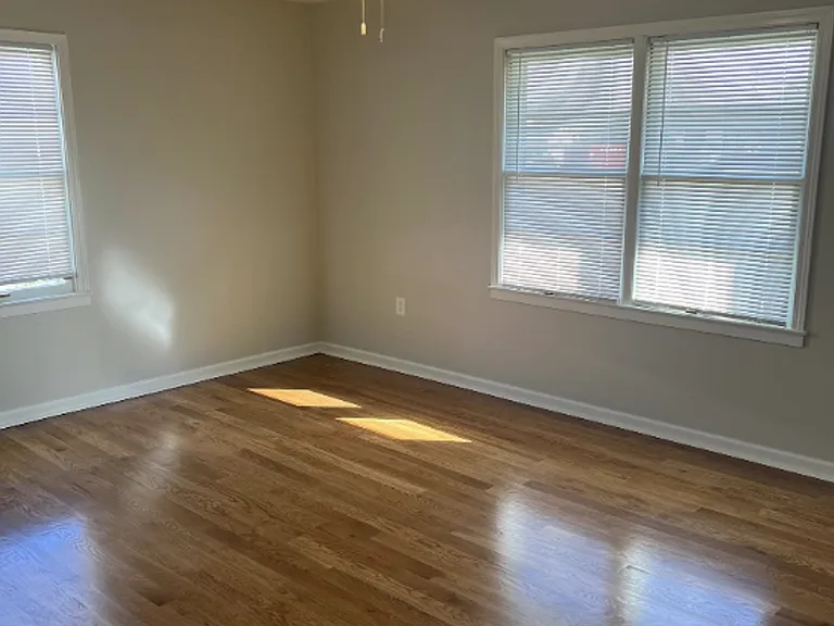 705 Hampton Dr — Photo 9