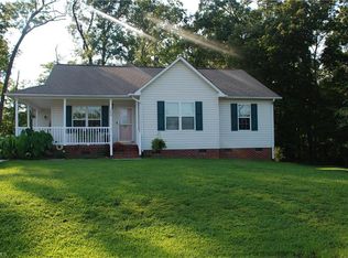200 Foxwood Ct, Randleman, NC 27317