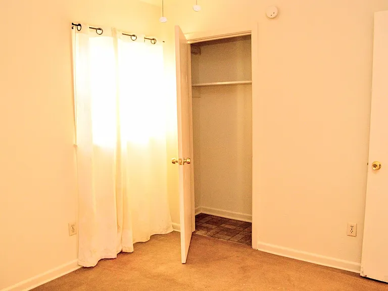 2807 Vanda Ave — Photo 12