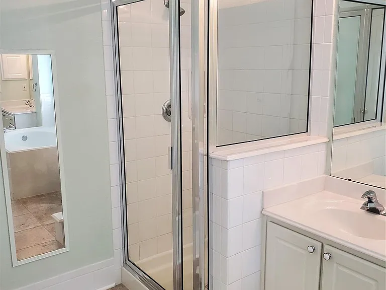 2715 Falling Forest Ct — Photo 33