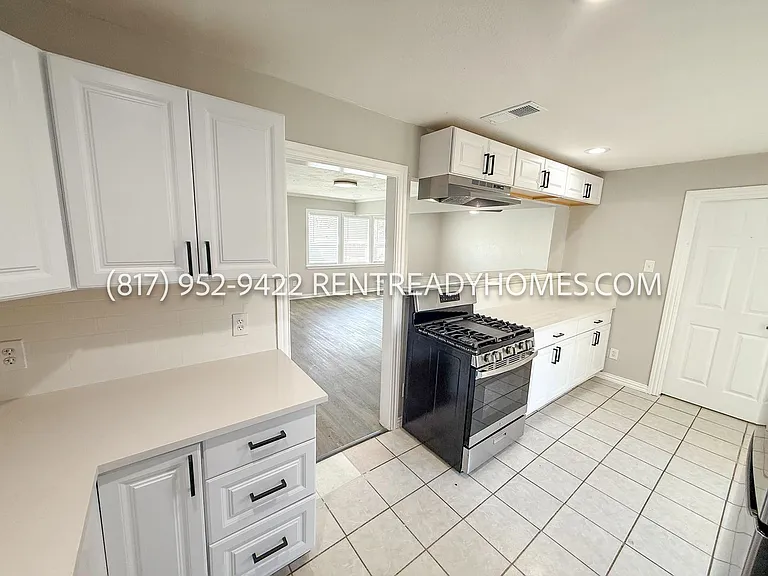 913 Harrison Dr — Photo 7