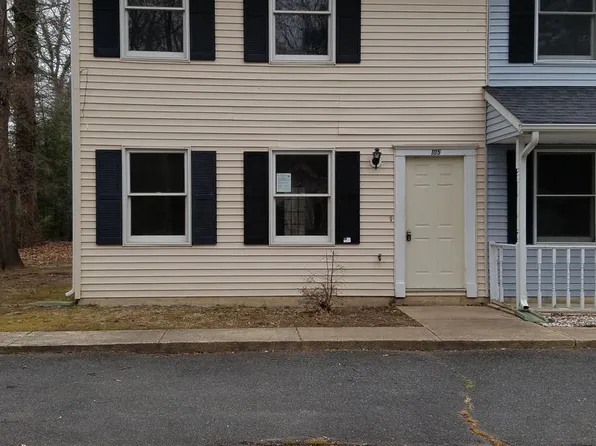 105 10th St, Colonial Beach, VA 22443