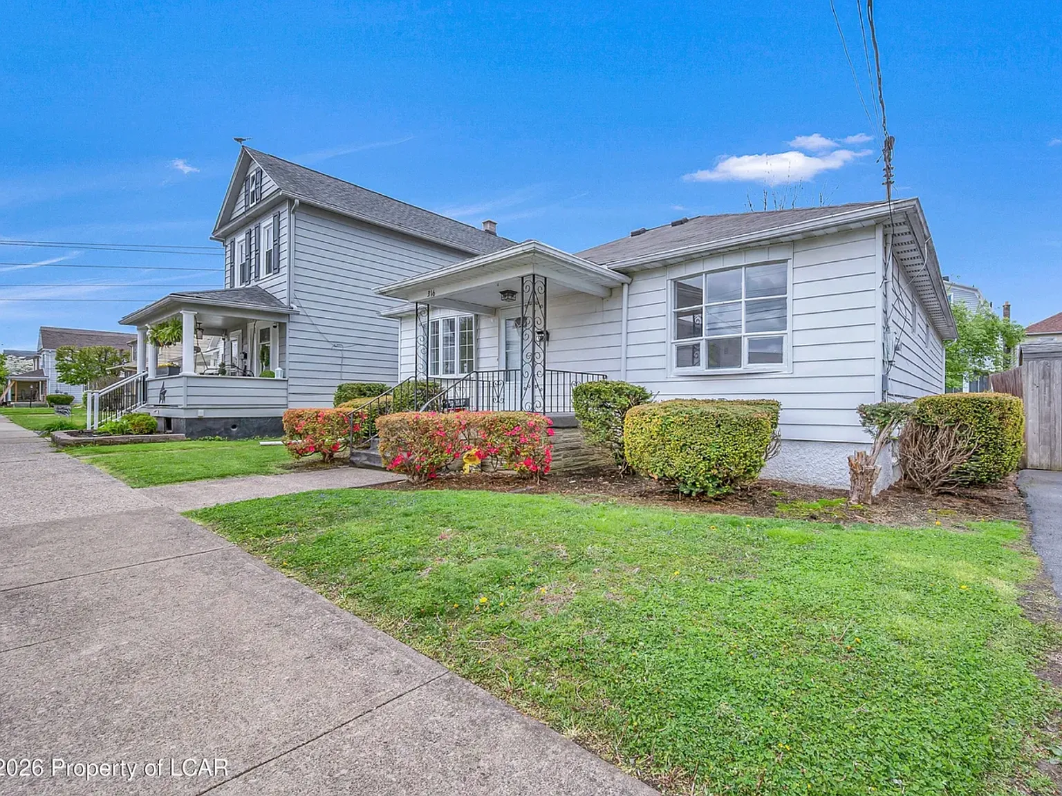 2 bed, 1.5 bath, 1761 sqft, $2,000 — Photo 2