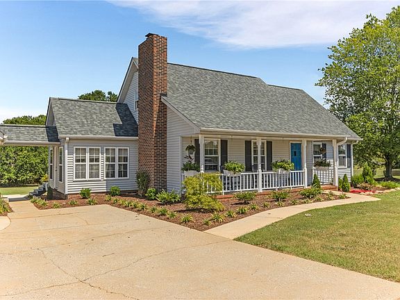 3rd image of 110 Peartree Ln