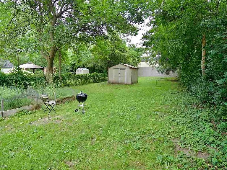564 Stratford Rd — Photo 20