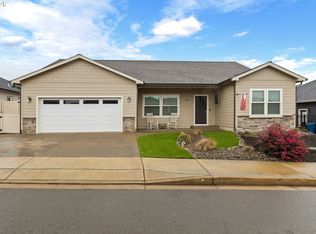 888 Medina Ave, Sutherlin, OR 97479