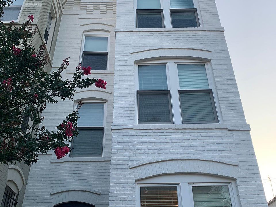 3 story end unit townhouse