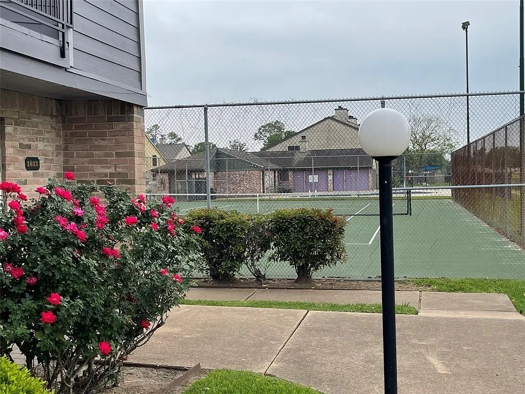 2 bed, 2.0 bath, 1122 sqft, $1,700 — Photo 2