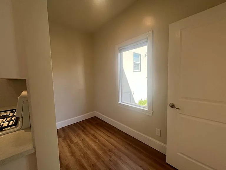 573 Wesley Ave #4 — Photo 40