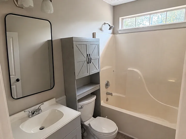 2552 Edinburgh St — Photo 17