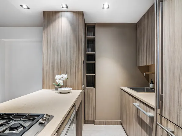 42 West 13th Street 2F image 2 of 6