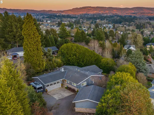 791 SW Red Hills Dr, Dundee, OR 97115
