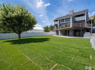 228 E Gibson Ave, Chelan, WA 98816