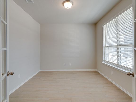 4th image of 707 Ranchvale Ct