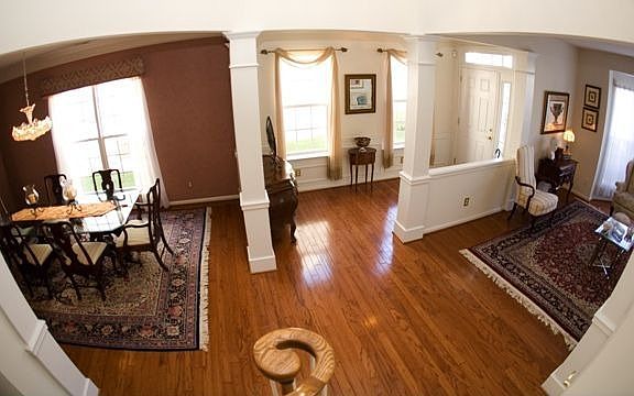 Foyer/Dining & Livingroom