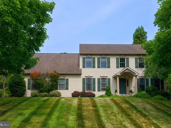 375 W Charlotte St, Millersville, PA 17551