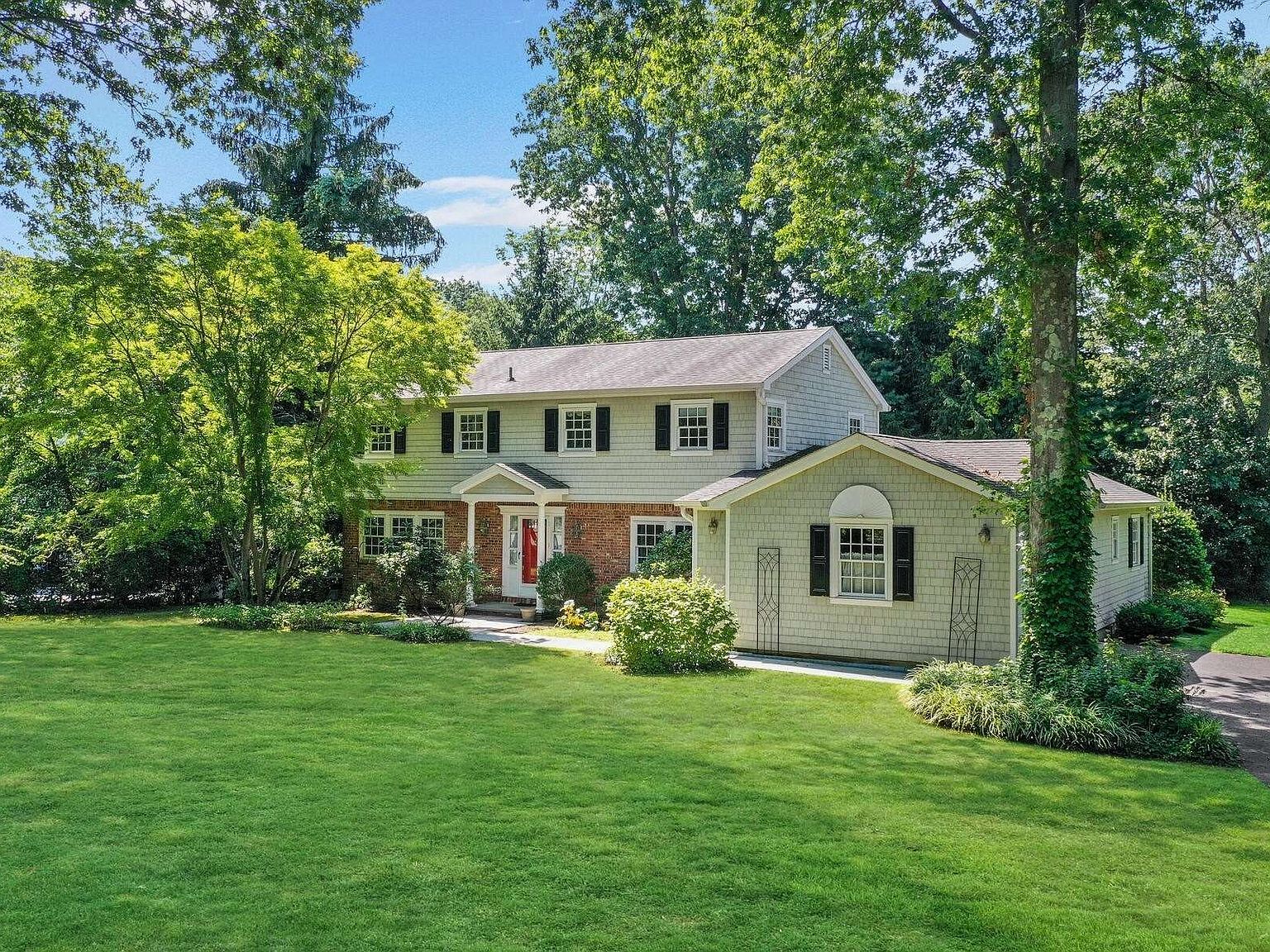 2 Fox Hunt Court Cold Spring Harbor Ny on Sale