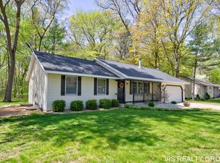 15911 Fern Ave, Spring Lake, MI 49456