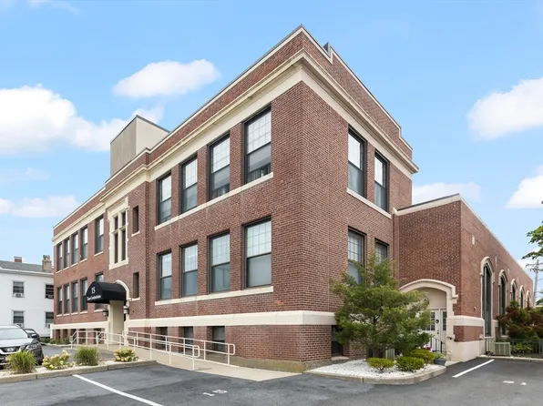 15 Ocean Ave APT 105, Winthrop, MA 02152