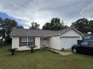 5980 Savannah Dr, Milton, FL 32570