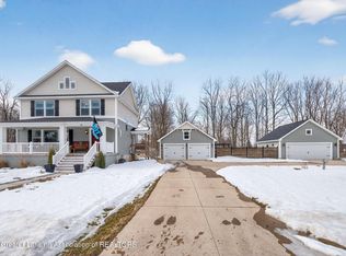 401 Oakwood Dr, Charlotte, MI