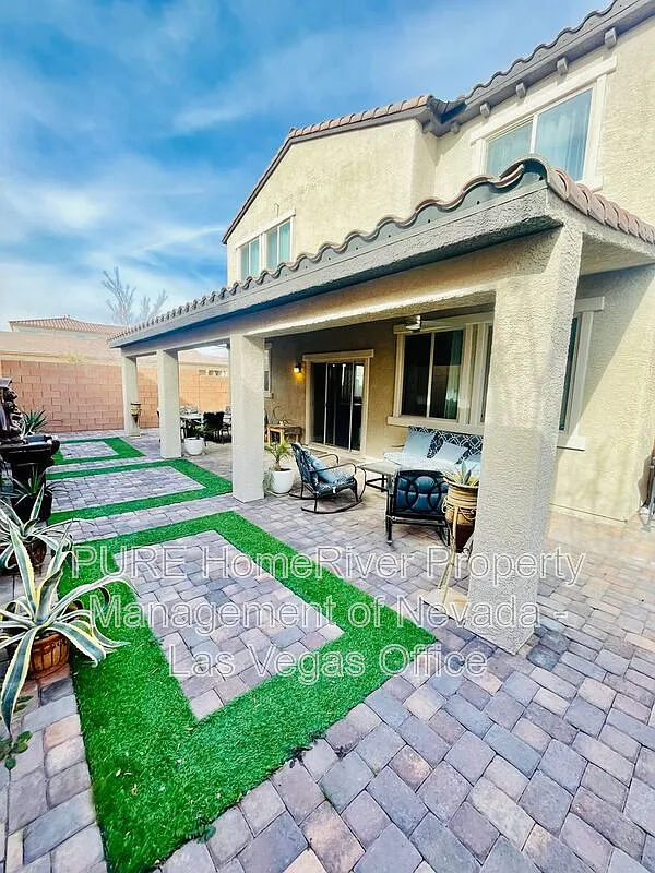 3 bed, 2.5 bath, 2152 sqft, $2,475 — Photo 3
