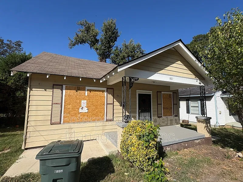 2 bed, 1.0 bath, $995 — Photo 2