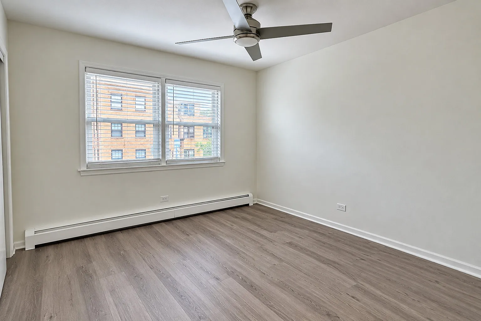 929 S Oak Park Ave — Photo 3