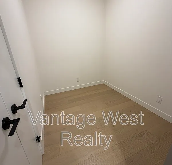 3700 Capozzi Rd #901 — Photo 11