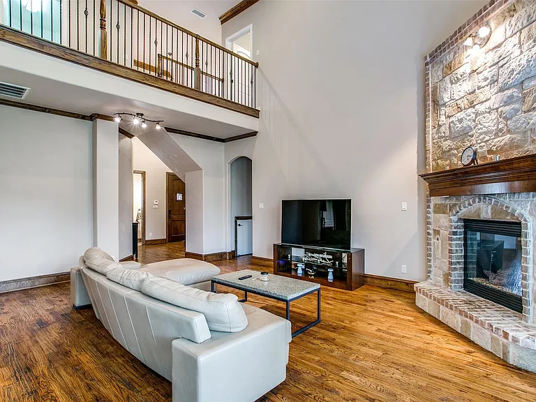 1805 Castle Ct — Photo 14
