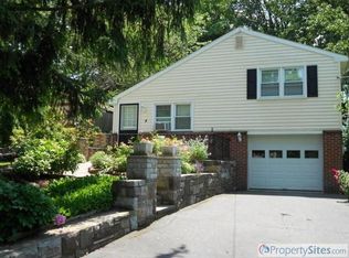 4 New St, Willow Grove, PA 19090