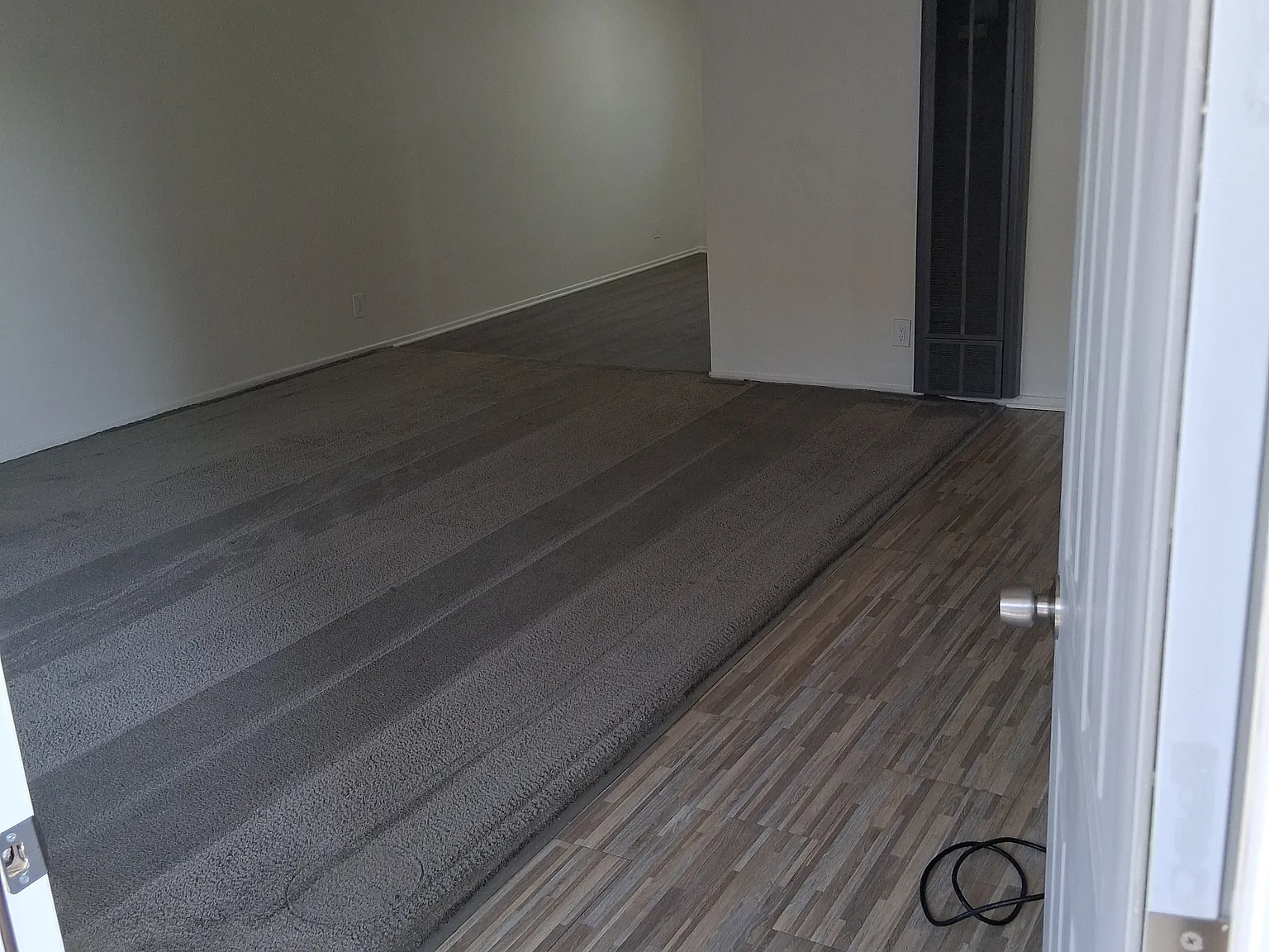 2 bed, 880 sqft, $2,400 — Photo 2