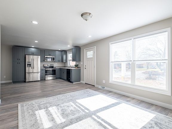 Living room-Kitchen-Front door