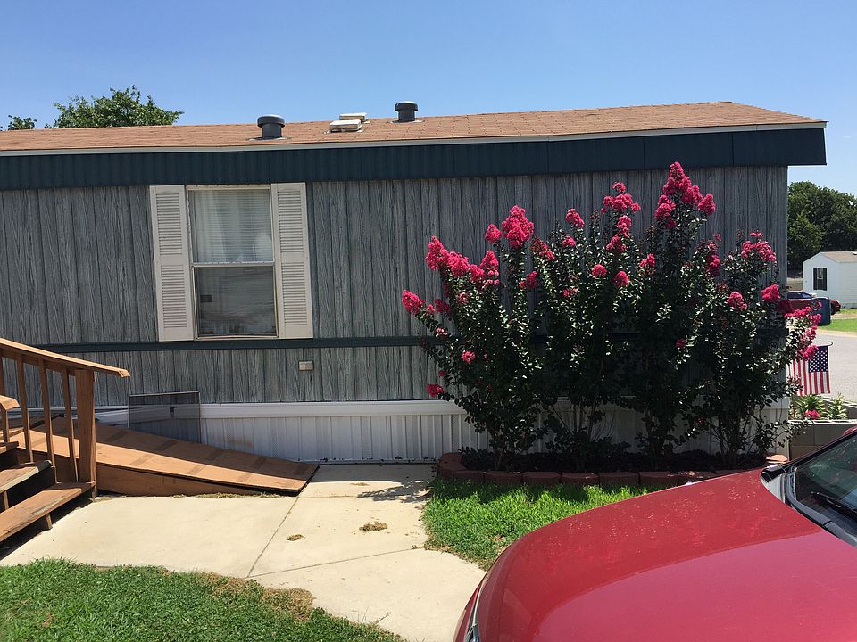 2nd image of 601 Vist Ln #100